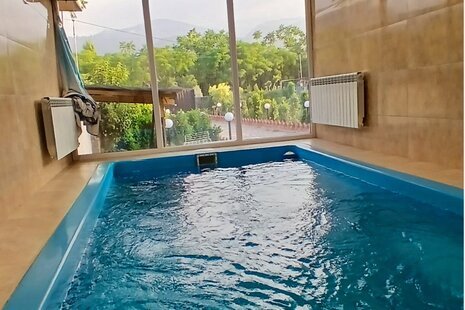 کلبه دوبلکس استخردار مبله دوخواب گل سرخ در چابکسر