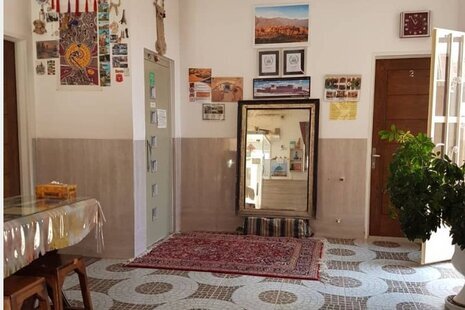 اتاق پنج تخت اقامتگاه سنتی در یزد