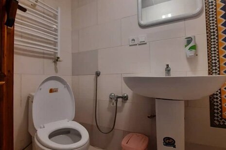 اتاق سه دری در اقامتگاه سنتی نطنز