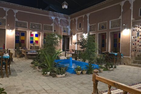 اتاق (10) در اقامتگاه بومگردی یزد
