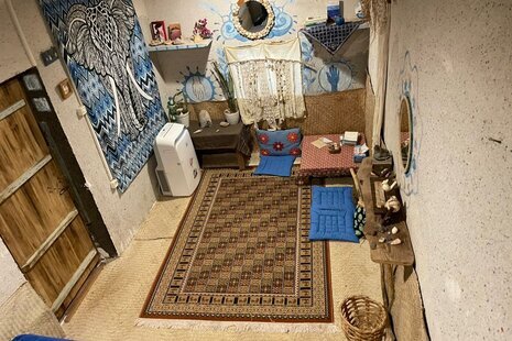 اتاق دیریا در هاستل هرمز