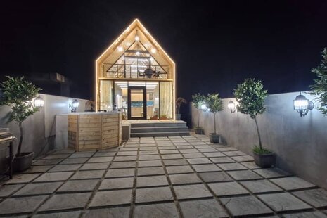 کلبه سوئیسی دوبلکس جکوزی دار  مبله دوخواب ارغوان در تنکابن