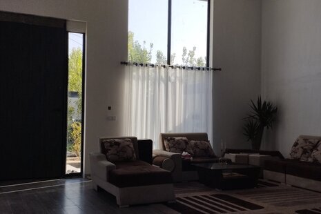 ویلا دوخواب استخردار زنبق در چهارباغ