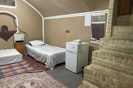 خوابگاه دخترانه 3 نفره قاجار در یزد