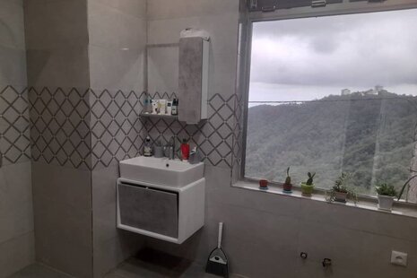 واحد تکخواب طبقه اول ویلا  ویو جنگل و دریا در رامسر