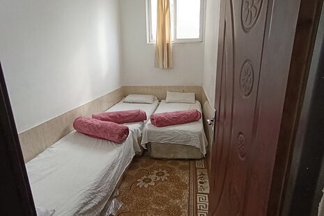 اتاق تکخواب 5 تخت در مسافرخانه در مشهد