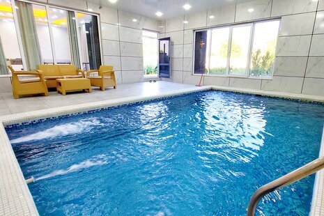 ویلا استخردار دوخواب مبله مهستان در چهارباغ