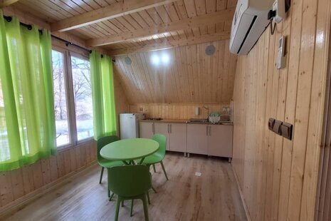 کلبه سوئیسی مبله دوخواب سبز در پل سفید