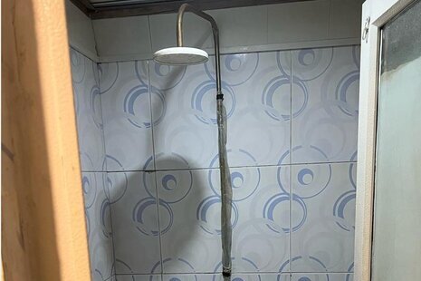 اتاق سه تخت در مهمانپذیر خیابان کارگر