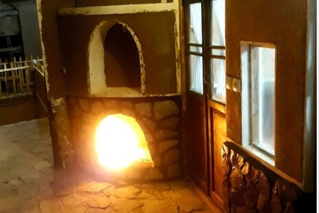 اتاق آفتابگردان دراقامتگاه بوم گردی برزک کاشان