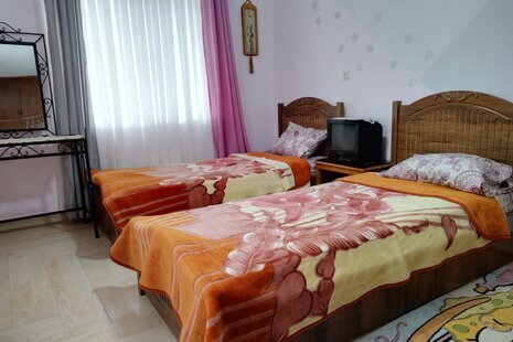 واحد مبله دو خواب طبقه اول ویلا رونیا در رامسر