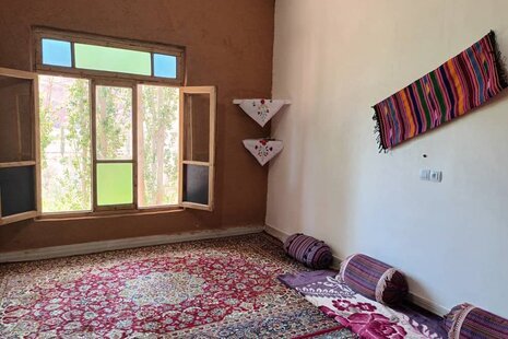 اتاق مبله در اقامتگاه بومگردی مجن