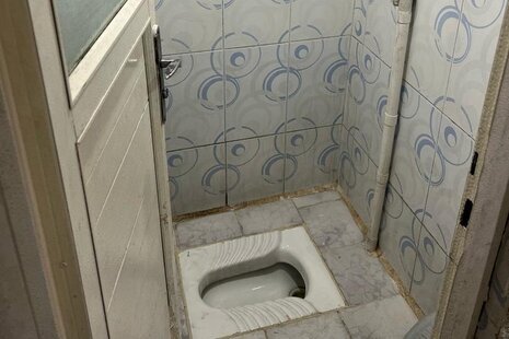 اتاق پنج تخت در مهمانپذیر خیابان کارگر