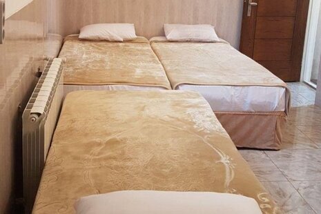 اتاق سه تخته در اقامتگاه سنتی در یزد