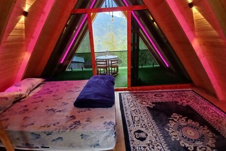 کلبه سوئیسی مبله تکخواب صنوبر در شیرگاه