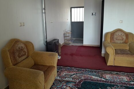 واحد تکخواب قهوه ای در طبقه دوم ویلا آمل