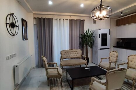واحد تکخواب جکوزی دار در طبقه اول در مینودشت