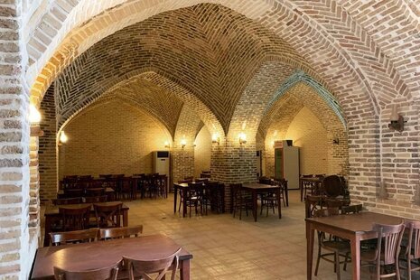 واحد با کرسی در اقامتگاه بوم گردی در دلیجان