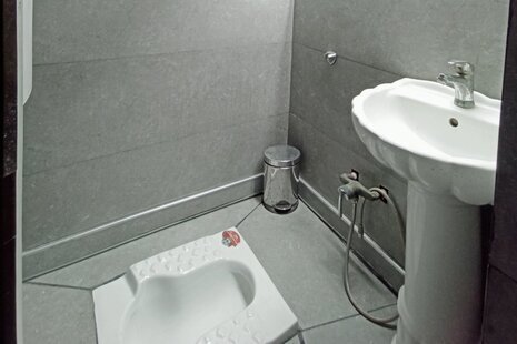 واحد تکخواب در طبقه ی اول ویلا محمود آباد