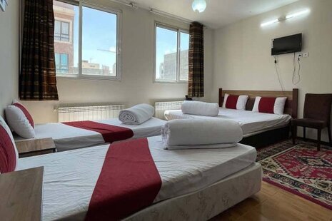 اتاق چهار تخت 202 در هتل مشهد