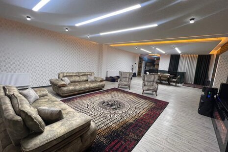 ویلا دوبلکس استخردار مبله سه خواب در چهارباغ