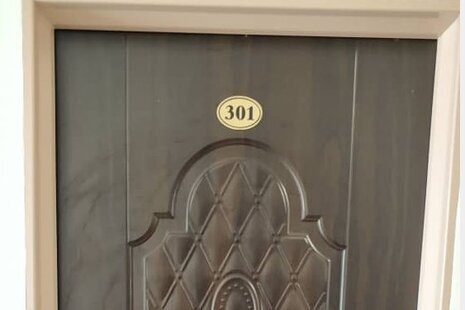 اتاق 301 سه تخت در مسافرخانه قم