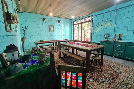 اتاق کنج سردر اقامتگاه بومگردی رامسر