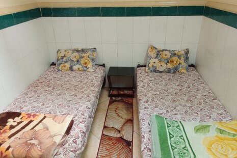 اتاق 6 در مسافرخانه در همدان