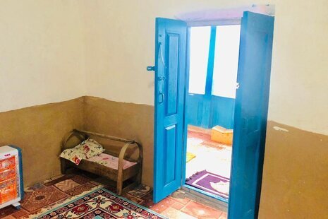 اتاق در اقامتگاه بومگردی در مرزن اباد
