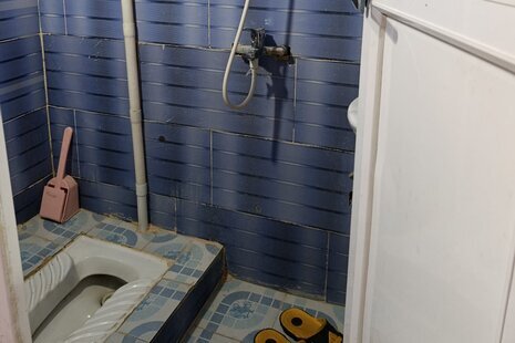 اتاق تکخواب 5 تخت در مسافرخانه در مشهد
