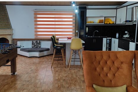 خانه ویلایی دو خوابه نارنجی در نور