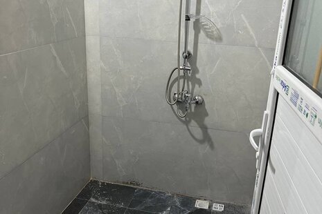 واحد تکخواب مبله در طبقه ی همکف ویلا سواد کوه