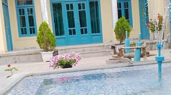 اتاق دونفره بنفشه در اقامتگاه بومگردی اصفهان