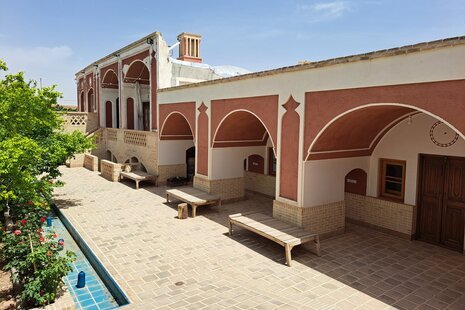 خانه باغ سنتی دوتخت 1 در بومگردی کاشان