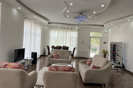 ویلا دوخواب استخردار چهارفصل عسل در ساوجبلاغ