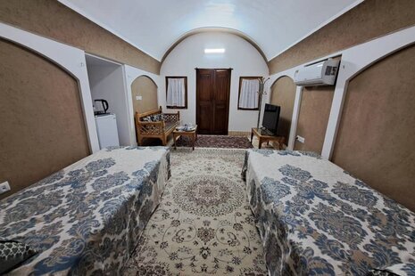 خانه باغ سنتی دوتخت 1 در بومگردی کاشان