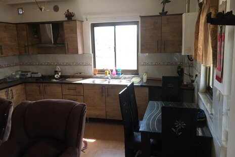 واحد دو خواب در طبقه اول گل شمعدونی در رشت