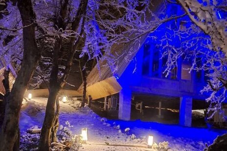 کلبه سوئیسی مبله دوخواب آبی در پل سفید