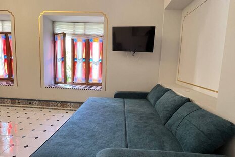 اتاق شاه نشین در عمارت بومگردی شیراز