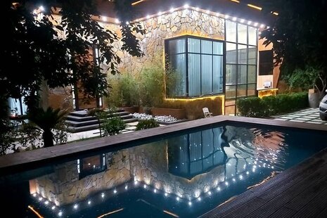 ویلا استخر ابگرم جکوزی دار دو طبقه سه خواب در ساوجبلاغ