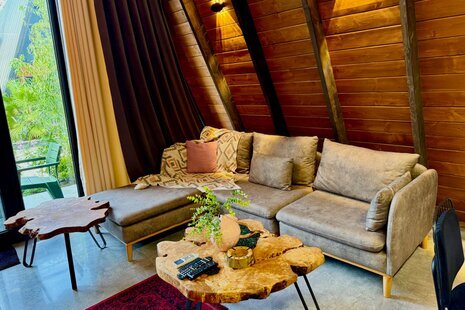 کلبه سوئیسی جکوزی دار دوخواب آرامش در چالوس