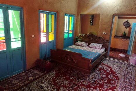 اتاق خانم دوستی بومگردی در شیراز