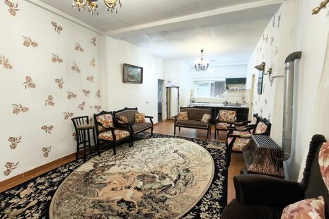 واحد نیکوکار در طبقه اول باغ ویلا چالوس