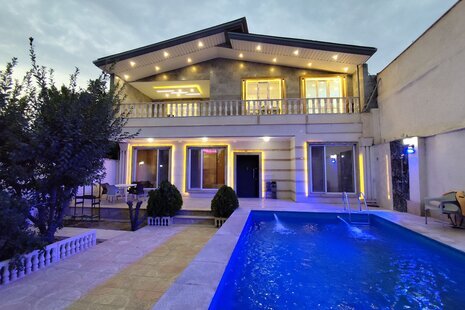 ویلا دوبلکس استخردار مبله سه خواب یاس در چهارباغ