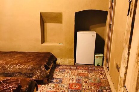 اتاق نارگل در اقامتگاه بومگردی تفت