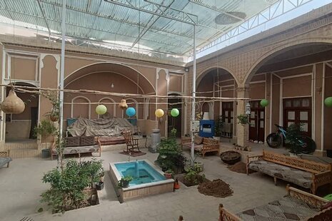 خوابگاه دخترانه 3 نفره قاجار در یزد