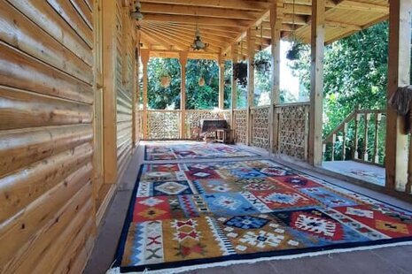 اتاق نازگل در اقامتگاه بومگردی خمام