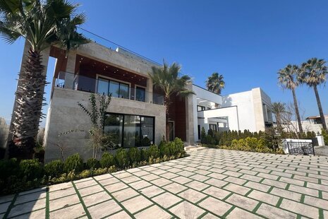 ویلا تریپلکس چهارخواب استخردار اقاقیا در محمودآباد