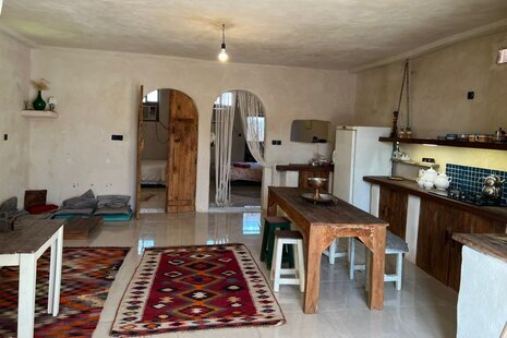 واحد مبله دوخواب طبقه همکف خانه لیل ماه در هرمز قشم