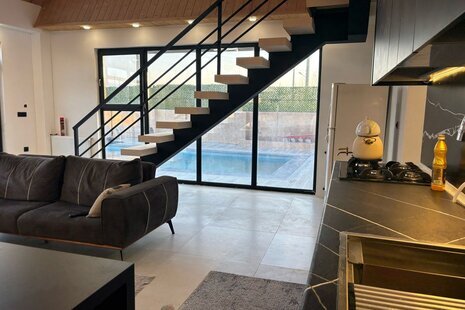 کلبه سوئیسی مبله دوبلکس استخردار سه خواب در لاهیجان